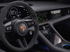 全链升级筑壁垒，保时捷“赢回中国”夯实销量根基